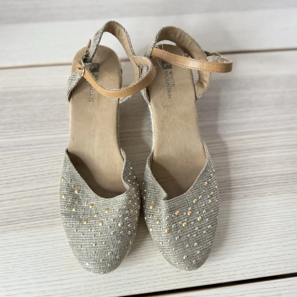 White Mountain 8M Light Green Sailboat Espadrille Wedge Gold Tone Embellished